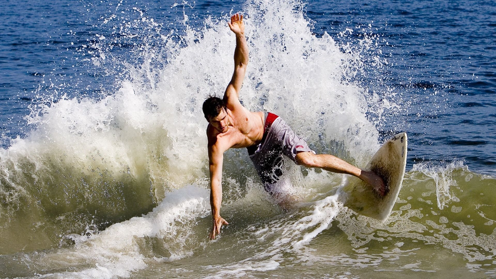 “最后一局，英雄时刻：全场屏息期待终极决杀”，最后一局游戏